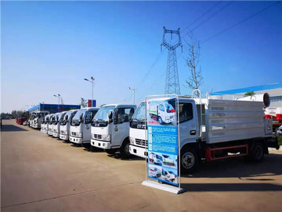 程力除雪裝備廠與精工環(huán)衛(wèi)專(zhuān)業(yè)廠聯(lián)合舉辦抑塵車(chē)產(chǎn)品推薦會(huì)